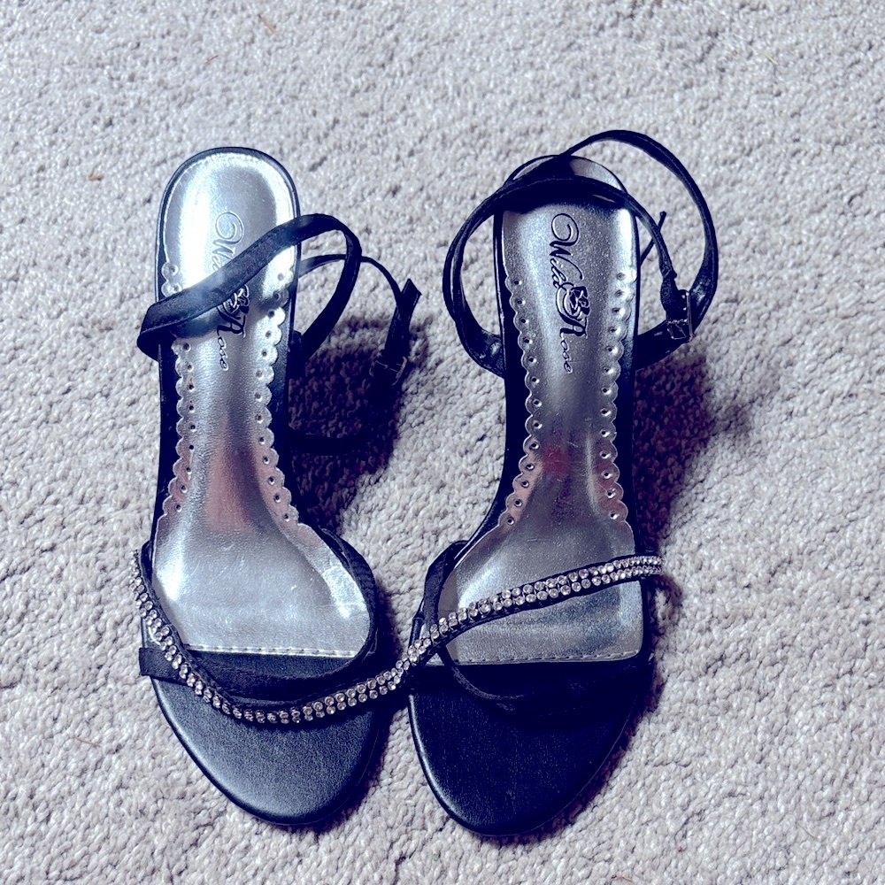 Wild Rose Black Heels with Rhinestone and ankle Straps size 8.5 satin finish